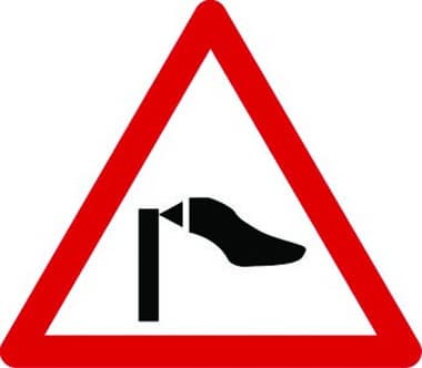 Side winds likely ahead traffic sign